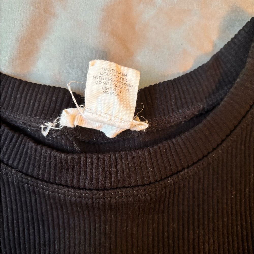 Black Fitted and Ribbed Sleeveless Tank Top - Picture 7 of 8